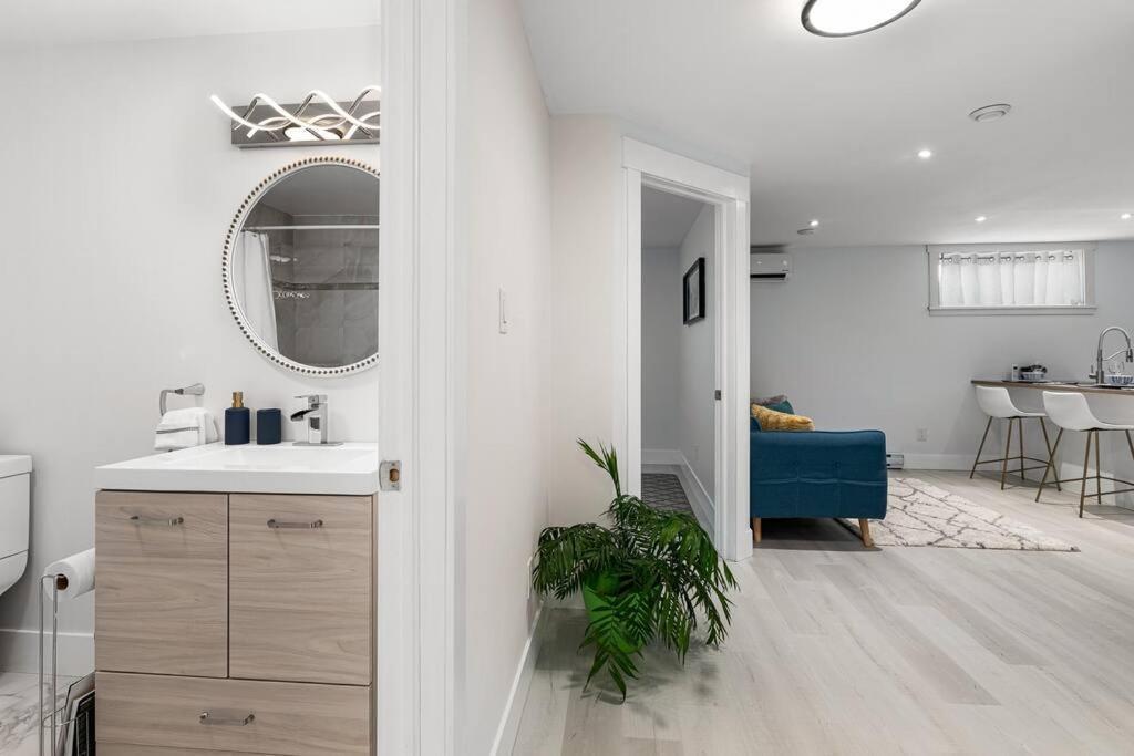 Beautiful 1 Bedroom Apartment - Private Entrance Монктон Екстер'єр фото