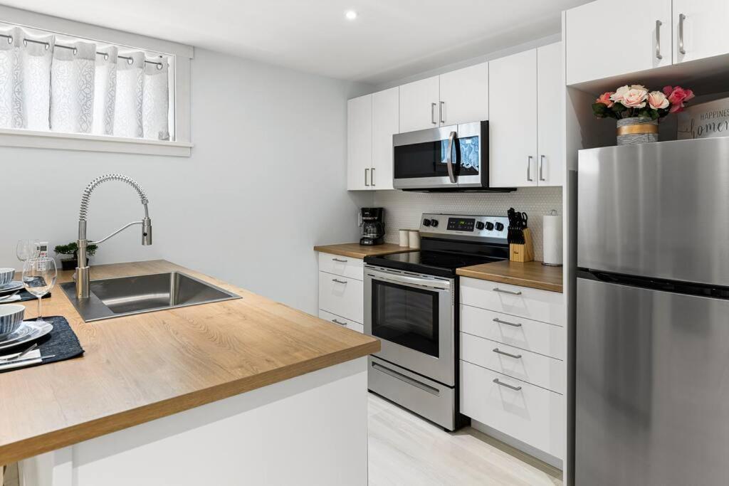 Beautiful 1 Bedroom Apartment - Private Entrance Монктон Екстер'єр фото
