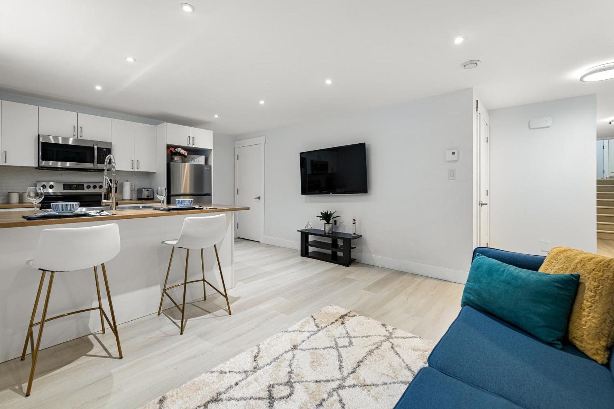 Beautiful 1 Bedroom Apartment - Private Entrance Монктон Екстер'єр фото