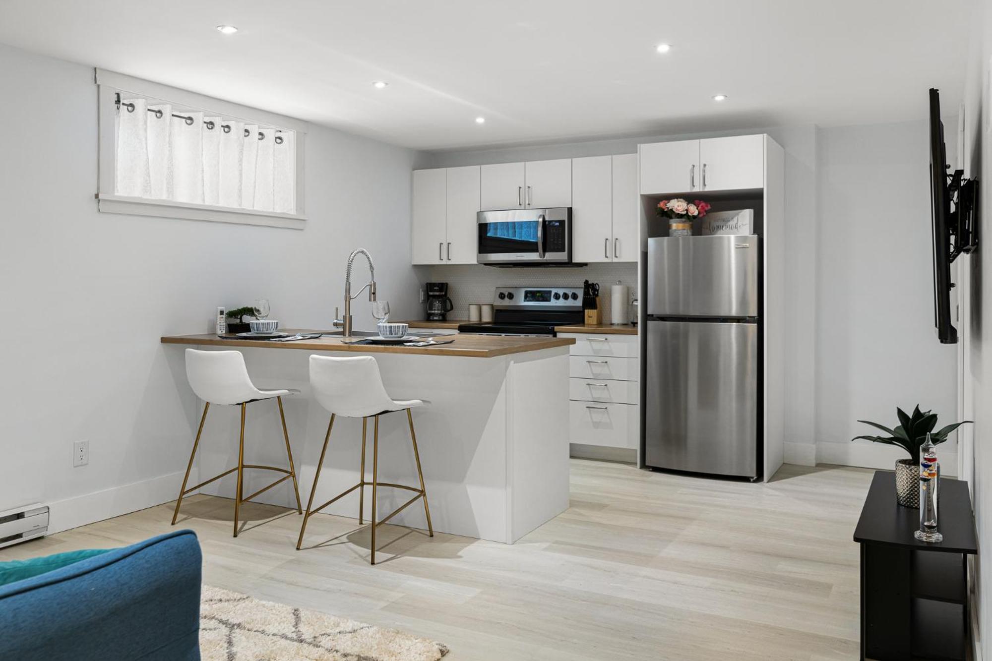 Beautiful 1 Bedroom Apartment - Private Entrance Монктон Екстер'єр фото